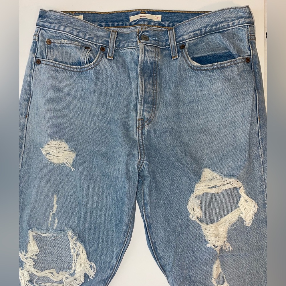 Ripped light wash Levi’s